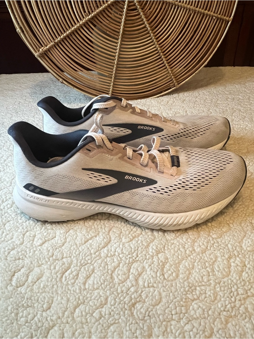 Brooks Launch 8 Running Shoes Women’s 9 Gray Black Athletic Sneakers